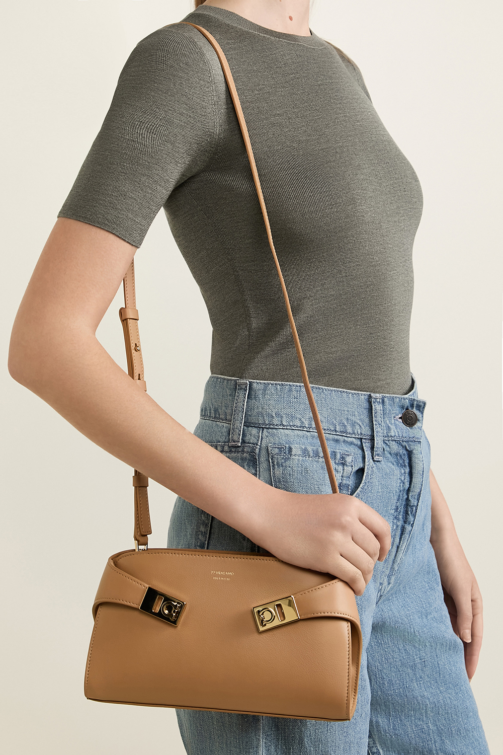 תמונת כל הלוק של תיק